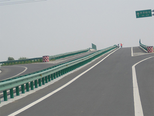 塔城高速公路护栏的材质与规格
