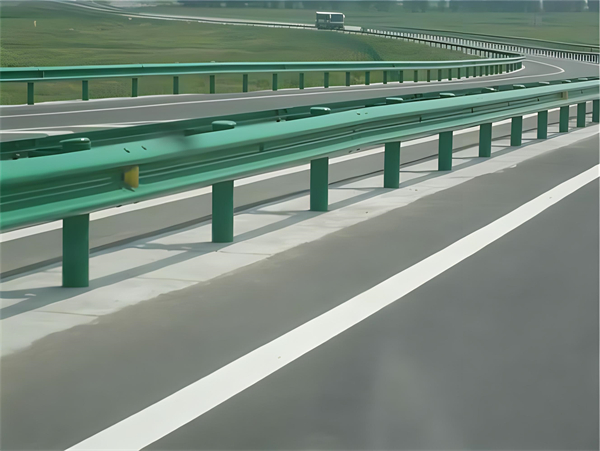 塔城高速护栏板守护安全广泛应用于多个行业